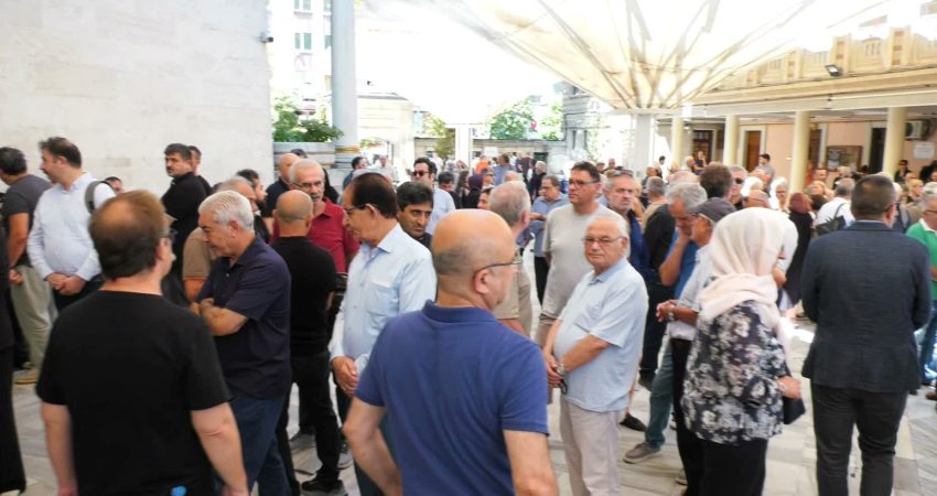 Tedavi gördüğü hastanede hayatını kaybeden gazeteci ve yazar, Cumhuriyet Vakfı