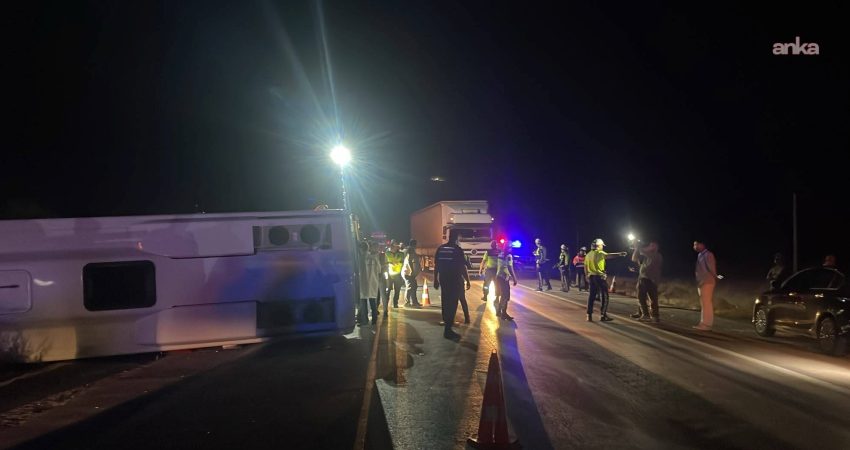 Gaziantep Valiliği, akşam saatlerinde Nurdağı-Gaziantep karayolunda bir otobüs ile otomobilin