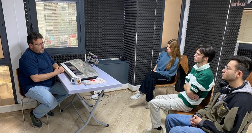 Genç İzmir kursiyerlerinden üniversite sınavlarında büyük başarı İzmir Büyükşehir Belediyesi’nin gençlerin sanat alanındaki yeteneklerini geliştirmek ve üniversitelerin
