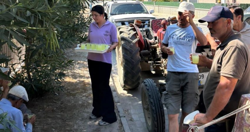 Germencik Belediye Başkanı Zencirci’den incir üreticilerine ziyaret Germencik Belediye Başkanı Burak Zencirci, incir hasadının yoğunlaştığı bu dönemde