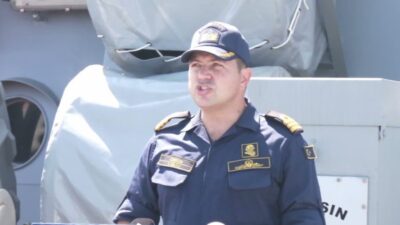 TCG Işın Gemisi Komutanı Deniz Binbaşı Ulaş Cesur, Girne açıklarında