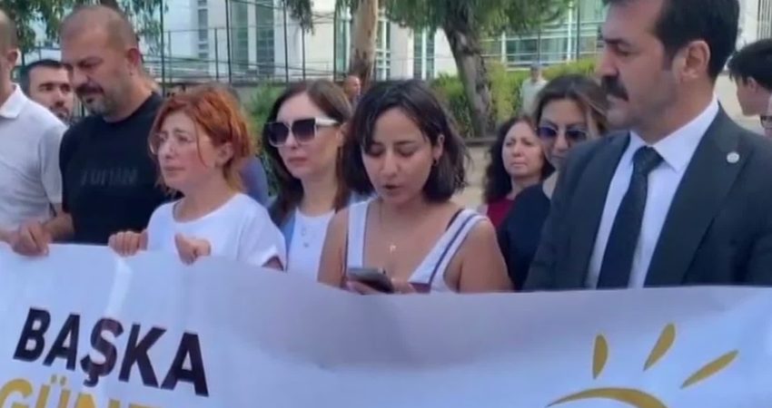 Samsun’un Atakum ilçesindeki Türkiş Kavşağı’nda bisikletiyle yaya geçidinden karşıya geçmek