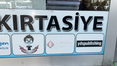 Okulların açılmasına sayılı günler kala Yüksekova’daki kırtasiyeciler, bekledikleri yoğunluğun oluşmadığını