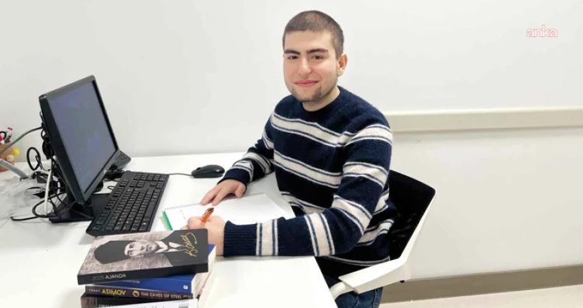Lösemi tedavisi gören Kabataş Erkek Lisesi öğrencisi 18 yaşındaki Ahmet