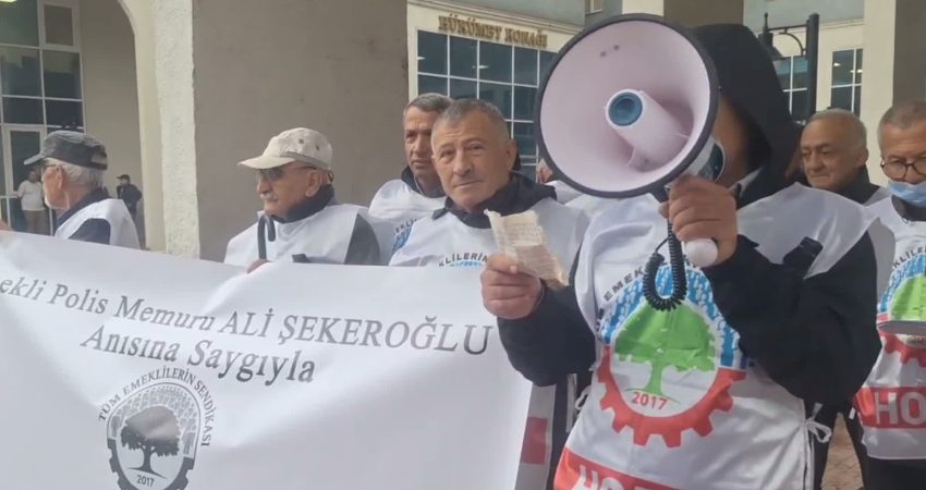 Tüm Emekliler Sendikası Hopa Şubesi üyeleri, Ankara’da yaşamına son veren emekli
