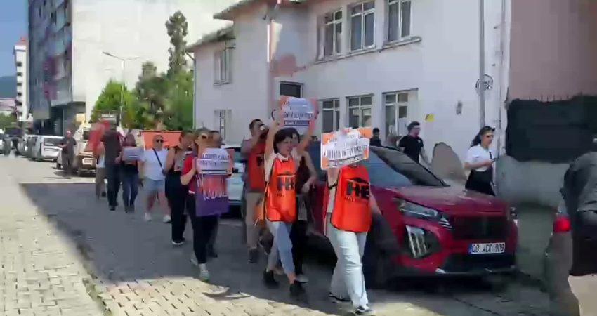 Hopa’da Halkevleri üyeleri, okullarda artan şiddet ve eğitim alanındaki sorunlara