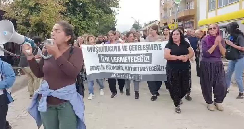Hozat Kent Meclisi’nin çağrısıyla ilçede uyuşturucuya ve çeteleşmeye karşı yürüyüş