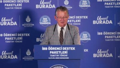İBB, 2026-2027 eğitim-öğretim yılının ilk ders zili çalarken öğrenciler ve