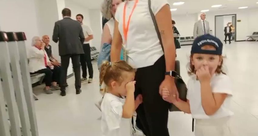 İBB Davası’ndaki iki tahliye kararı sanık ailelerinde hayal kırıklığına neden oldu… Gülseren Çalık: “Adalet istiyorum” İstanbul 33. Ağır Ceza Mahkemesi’nce Silivri’de görülen, 53’ü tutuklu 414