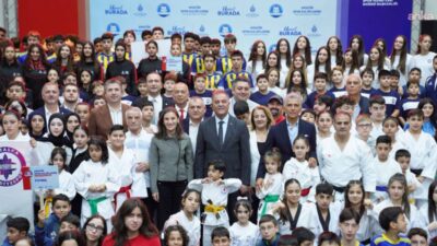 İBB Başkanvekili Nuri Aslan, Bayrampaşa’da Amatör Spor Kulüplerine malzeme desteği