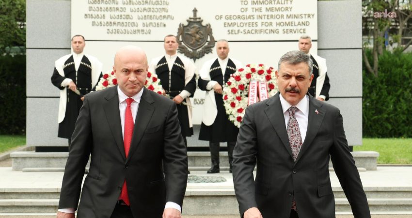 İçişleri Bakanı Çiftçi, Gürcistanlı mevkidaşı Tamazashvili ile görüştü İçişleri Bakanı Mustafa Çiftçi, Gürcistan İçişleri Bakanı Sulkhan Tamazashvili ile
