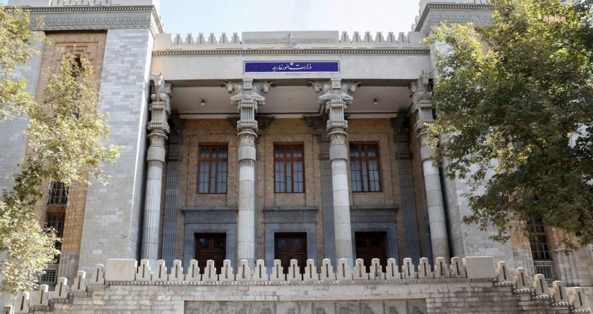 İran’dan bölge ülkelerine “üslerinizi ABD’ye kullandırmayın” çağrısı İran Dışişleri Bakanlığı, ABD’nin 1 Eylül gecesi İran’a düzenlediği saldırıları