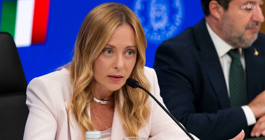 İtalya Başbakanı Meloni: Okullara ilişkin kararname burka ve nikabı yasaklıyor İtalya Başbakanı Giorgia Meloni, Bakanlar Kurulu'nun onayladığı okullara ilişkin kararnameyle
