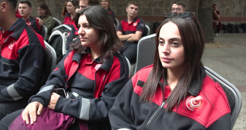 İzmir İtfaiyesi’nin düzenlediği “Bir Ömür İtfaiye” söyleşisi, yaşamını aynı mesleğe