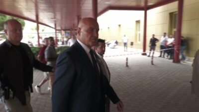 Manisa'nın Turgutlu ilçesinde lise önünde düzenlenen silahlı saldırıda yaralanan öğrencileri
