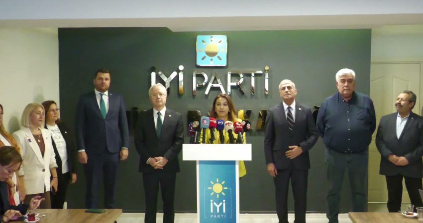 İYİ Parti İzmir’den fon krizi açıklaması: 2001 krizinden sonraki en büyük, en organize soygun İYİ Parti İzmir Milletvekili Hüsmen Kırkpınar, fonlara ilişkin iddialara yönelik,