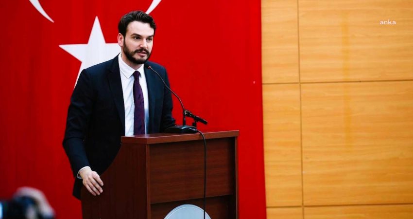 İYİ Partili Cenk Özatıcı: “İki gün önce yine ailem üzerinden ölüm tehditleri aldım” İYİ Parti Genel Başkan Yardımcısı Cenk Özatıcı, "Geçtiğimiz yıl mesaj