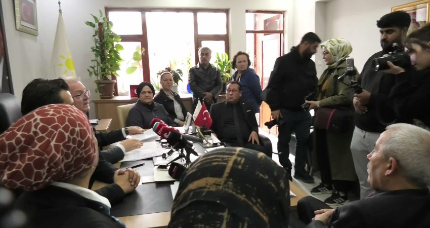 İYİ Partili Kılıç: “Hükümet etrafına, yandaşına fon aktarmak için her şeyi yapıyor” İYİ Parti GİK Üyesi Rafet Kılıç, “Emekli artık çocuklarına yük