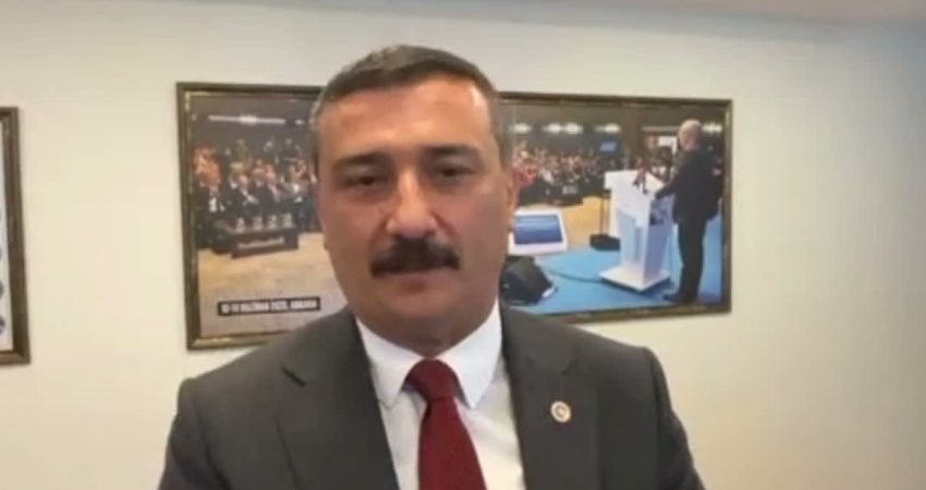 İYİ Partili Türkoğlu: “Fon krizi soruşturmasında; dondurduğunuz malvarlıklarını, bir günde ne değişti de hemen apar topar serbest bıraktınız?” İYİ Parti Genel Başkan Yardımcısı Selçuk Türkoğlu, "Fon krizi soruşturmasında;
