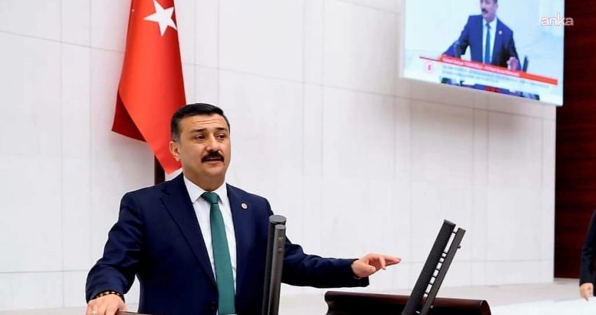 İYİ Parti Genel Başkan Yardımcısı Selçuk Türkoğlu, "Bir okulun önünde