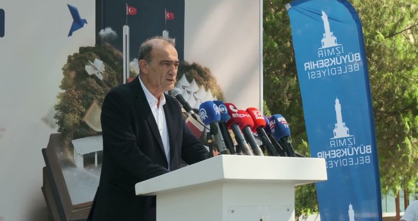 İZKİTAP - 8. İzmir Kitap Fuarı, ilk gününde binlerce kitapseveri