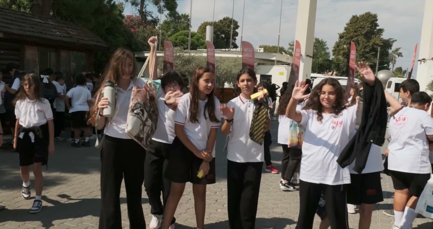 İZKİTAP’ta edebiyat ve kitaplarla dolu buluşmalar sürüyor İZKİTAP – 8. İzmir Kitap Fuarı’nın beşinci gününde Kültürpark, farklı