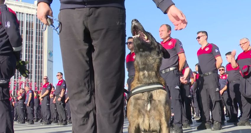 İzmir Büyükşehir Belediye Başkanı Cemil Tugay, itfaiye hizmetlerinin belediyeye devredilmesinin