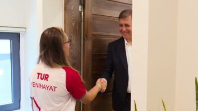 İzmir Büyükşehir Belediyesi Spor Kulübü’nün 17 yaşındaki milli okçusu Dünya