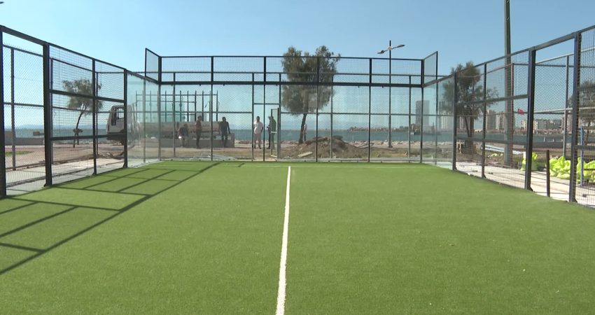 İzmir Büyükşehir Belediyesi, bir yandan kentteki spor tesislerinde bakım, onarım