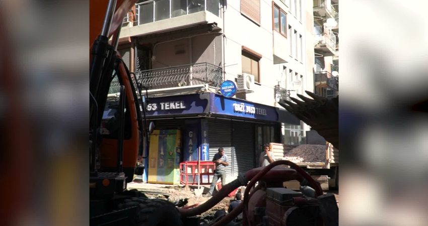 İzmir Büyükşehir Belediyesi, "İkinci Kordon" olarak bilinen Cumhuriyet Bulvarı’nda altyapı