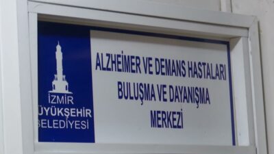 İzmir Büyükşehir Belediyesi Alzheimer ve Demans Merkezi, üyelerinin bilişsel becerilerini