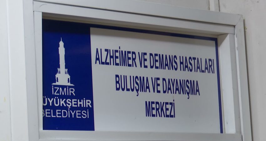 İzmir Büyükşehir Belediyesi’nden “alzheimer ve demans” hastalarına destek İzmir Büyükşehir Belediyesi Alzheimer ve Demans Merkezi, üyelerinin bilişsel becerilerini