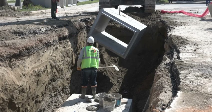 İzmir Büyükşehir’in Tire’deki “300 milyon” liralık yatırımı tamamlanıyor İzmir Büyükşehir Belediyesi’nin yürüttüğü Tire’deki altyapı ve üstyapı çalışmalarını kapsayan