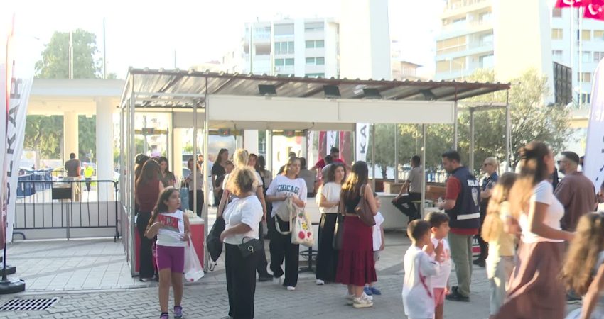İzmir Enternasyonal Fuarı, 95’inci kez kapılarını açtı İzmir Enternasyonal Fuarı (İEF), 95'inci kez kapılarını ziyaretçilere açtı. İzmir