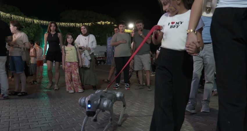 İzmir Enternasyonal Fuarı, konser ve stand-up gösterisi ile devam etti İzmir Enternasyonal Fuarı’nın dördüncü gününde de müzik ve mizah alanında