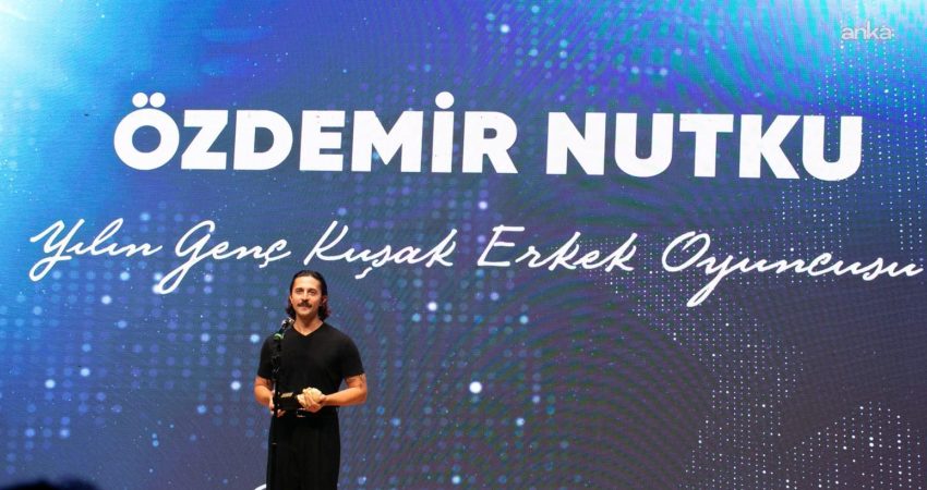 İzmir Şehir Tiyatroları, Özdemir Nutku Tiyatro Ödülleri’nden dört ödülle döndü İzmir Büyükşehir Belediyesi Şehir Tiyatroları, 7. Özdemir Nutku Tiyatro Ödülleri’nde