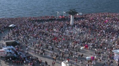 İzmir’in düşman işgalinden kurtuluşunun 104. yıl dönümü, kent genelinde düzenlenen