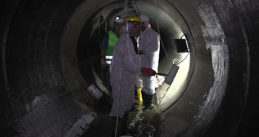 İzmir’de 13 kilometrelik atık su hattında temizlik ve güçlendirme çalışması İzmir Büyükşehir Belediyesi İZSU Genel Müdürlüğü ekipleri temiz körfez hedefi