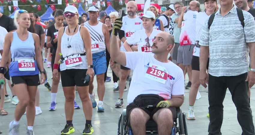 İzmir’de 9 Eylül Yarı Maratonu’nda katılımcı rekoru kırıldı İzmir Büyükşehir Belediyesi tarafından bu yıl 14’üncüsü düzenlenen Uluslararası 9