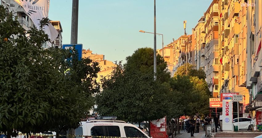 İzmir'in Karabağlar ilçesinde bir banka şubesinde 5 çalışanı silahla rehin