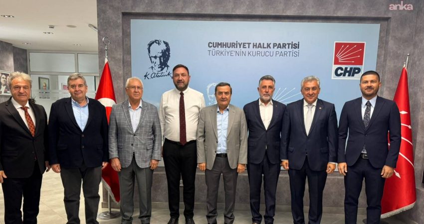 CHP İzmir İl Başkanı Utku Gümrükçü, partinin eski ilçe belediye