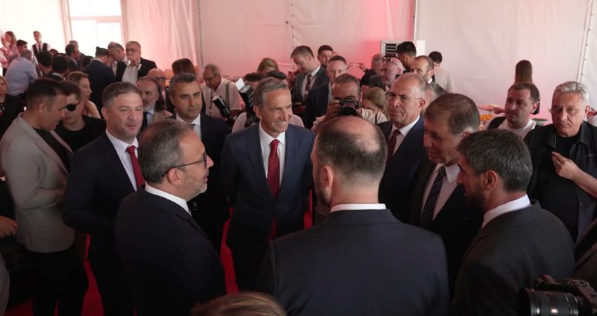 İzmir’de dijital veri merkezi açılışı… Büyükşehir Belediye Başkanı Tugay: “İzmir’in dijital dönüşümüne katkı sağlayacak İzmir Büyükşehir Belediye Başkanı Cemil Tugay, Vodafone Türkiye ve DAMAC