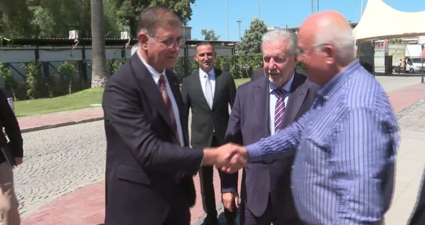 İzmir’de esnafın ruhsat sorunlarına ortak çözüm Ruhsat Süreçleri Eğitimi ve Çalıştayı’nda konuşan İzmir Büyükşehir Belediye Başkanı