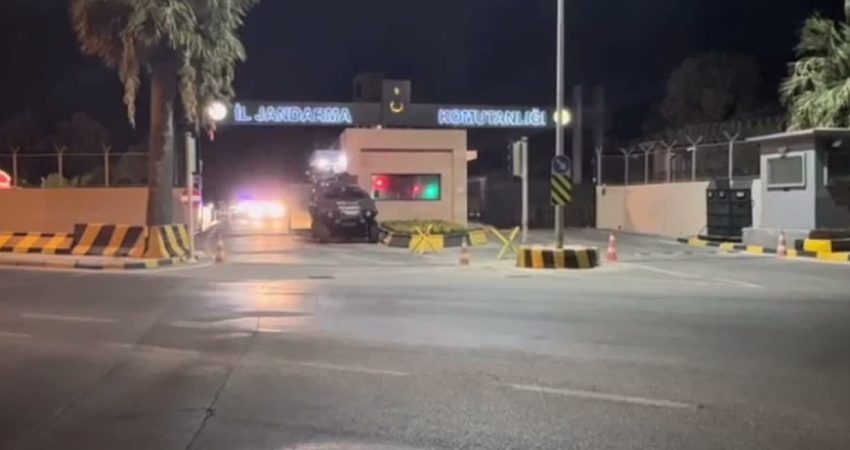 İzmir’de FETÖ operasyonu: 21 gözaltı İzmir'de FETÖ'nün güncel yapılanmasına yönelik düzenlenen operasyonda, haklarında "silahlı terör