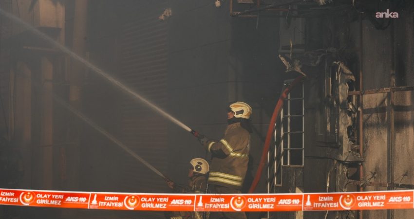 Buca’da üç katlı mobilya atölyesinde çıkan yangın, İzmir Büyükşehir Belediyesi
