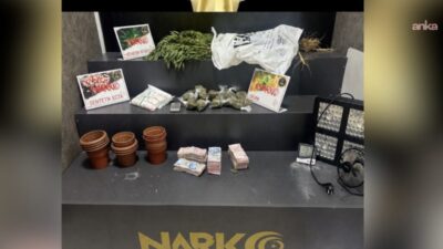 İzmir'in Konak ilçesinde polis ekiplerince düzenlenen operasyonda, 322,22 gram skunk,