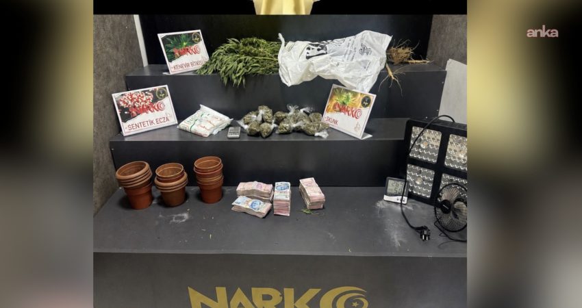 İzmir'in Konak ilçesinde polis ekiplerince düzenlenen operasyonda, 322,22 gram skunk,