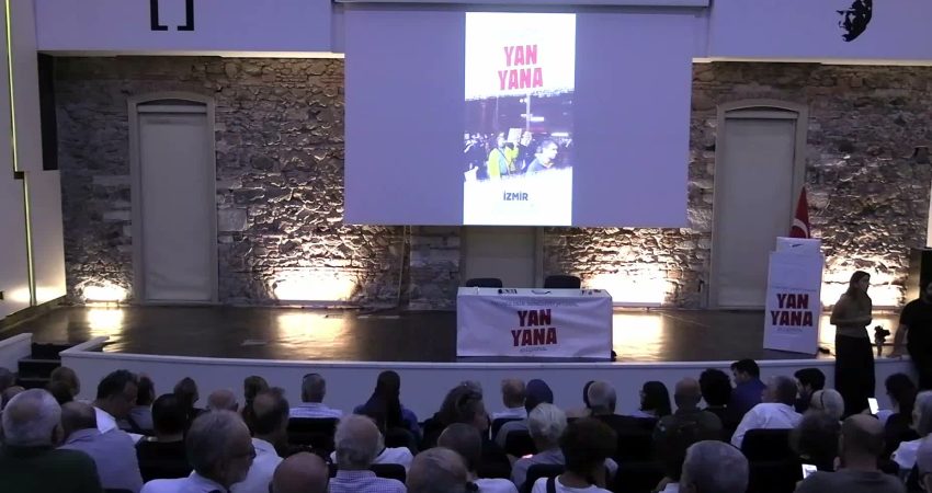 İzmir’de düzenlenen “Yan Yana” buluşmasında sendikalar, meslek odaları, demokratik kitle