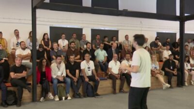 İzmir Teknoloji’nin katkılarıyla İzLab Dijital Deneyim Merkezi’nde düzenlenen “Açık Kaynak