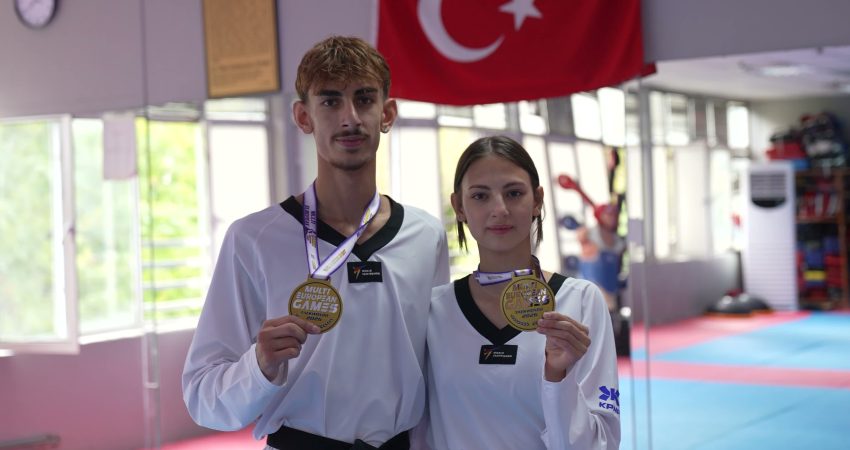 İzmir Büyükşehir Belediyesi Spor Kulübü’nün tekvandocuları Yelaldı kardeşler, Sırbistan’da düzenlenen